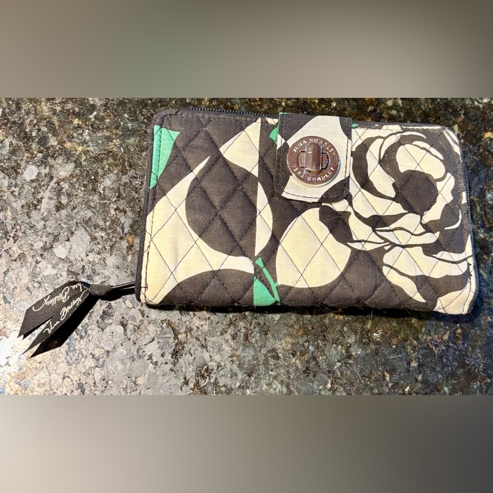 🌺Vera Bradley Turnlock Wallet - Imperial Rose🌺 NWOT